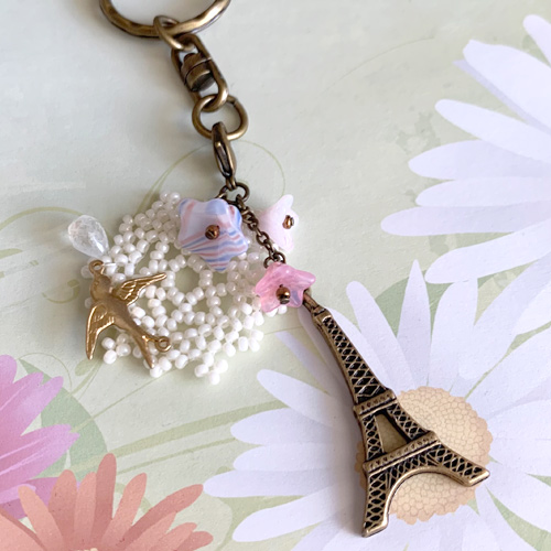ビーズアクセサリーキット 花桃とリボンタッセルのバッグチャーム